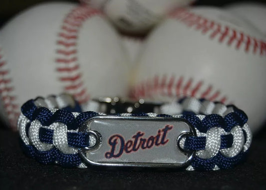 Detroit Tigers Paracord Bracelet w/ MLB Dog Tag and Metal Buckle. AWESOME!!!