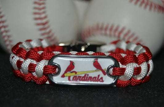 St. Louis Cardinals Paracord Bracelet w/ MLB Dog Tag and Metal Buckle. AWESOME!